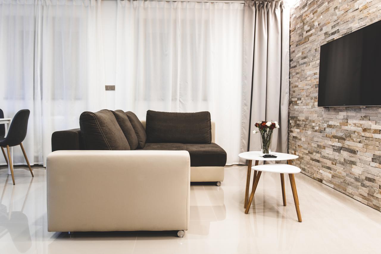 Silesia Residence Οστράβα Εξωτερικό φωτογραφία A living room with a flat screen television