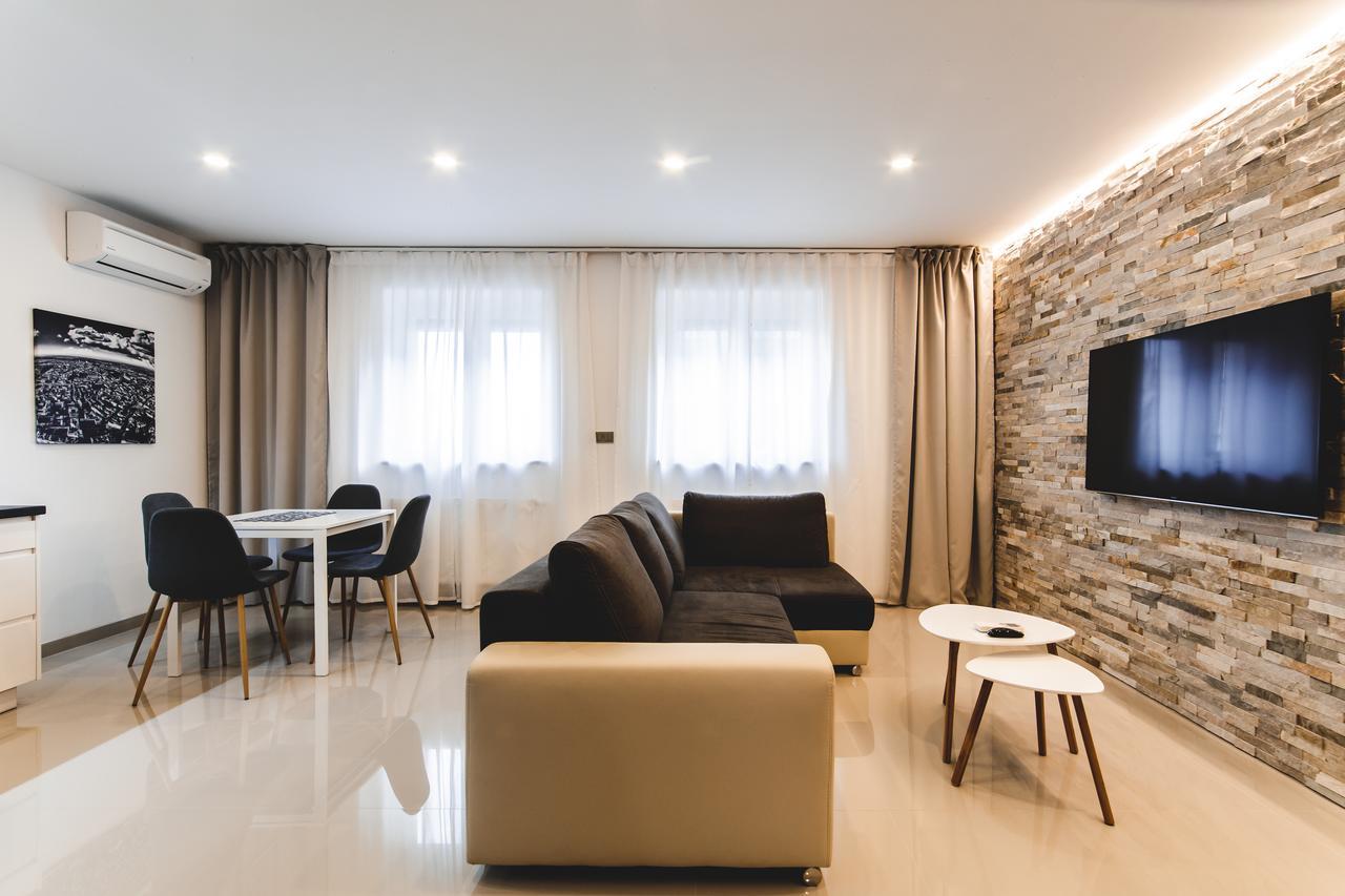 Silesia Residence Οστράβα Εξωτερικό φωτογραφία A living room with a television
