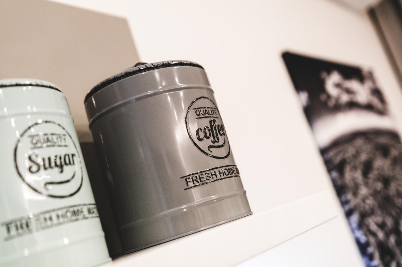 Silesia Residence Οστράβα Εξωτερικό φωτογραφία Coffee and sugar storage tins